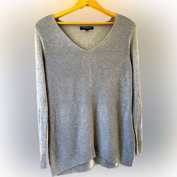 Banana Republic sweater - Picture 1 of 4